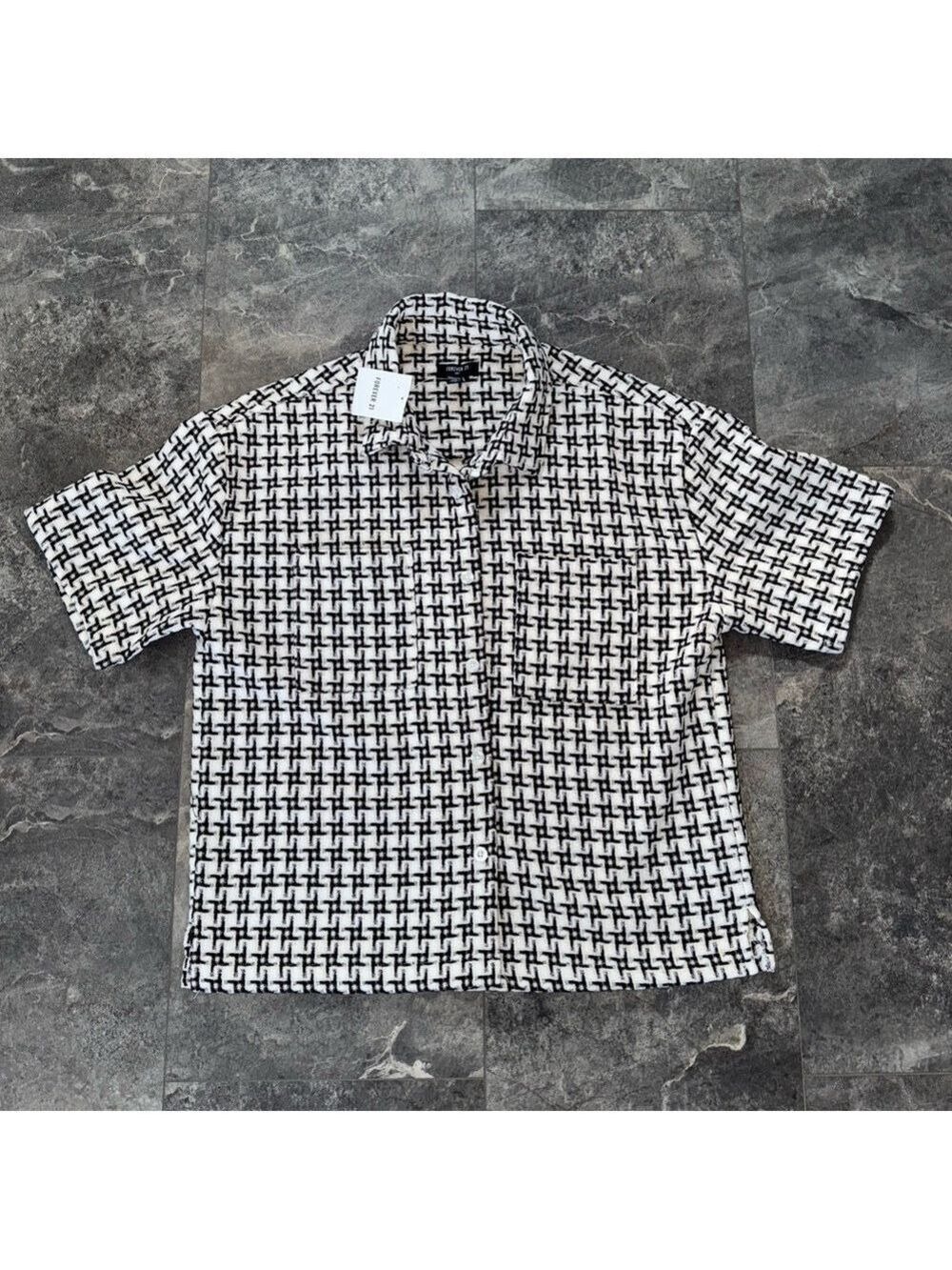 Forever 21 Black And White Woven Short Sleeve Button Down Shirt Size Small NWT